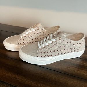 NEW! Woman’s Vans